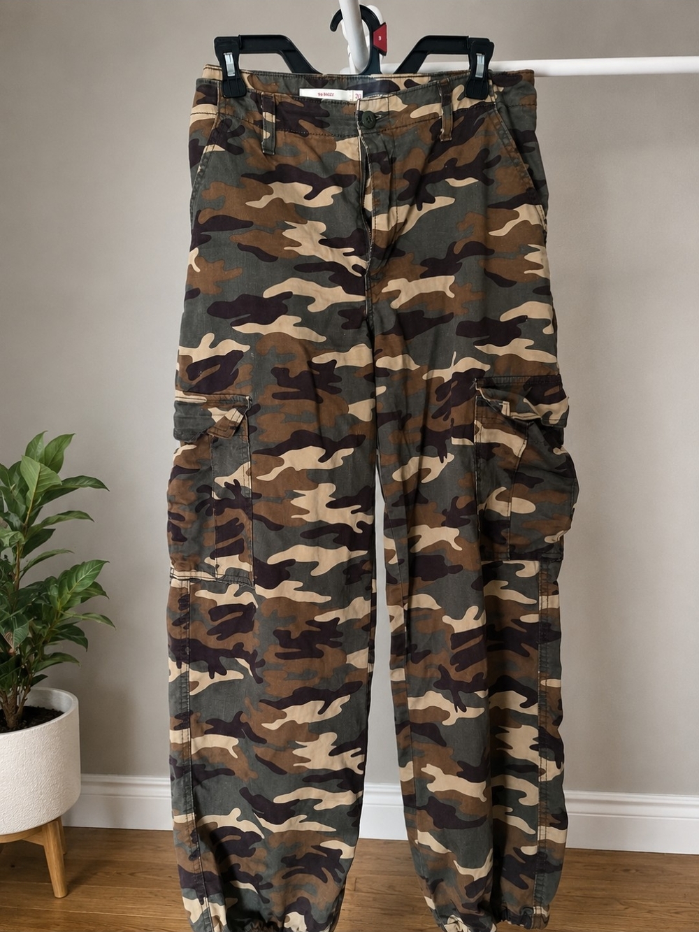 Levi's Camo Wide-Leg Cargo Pants in Green/Brown/Tan